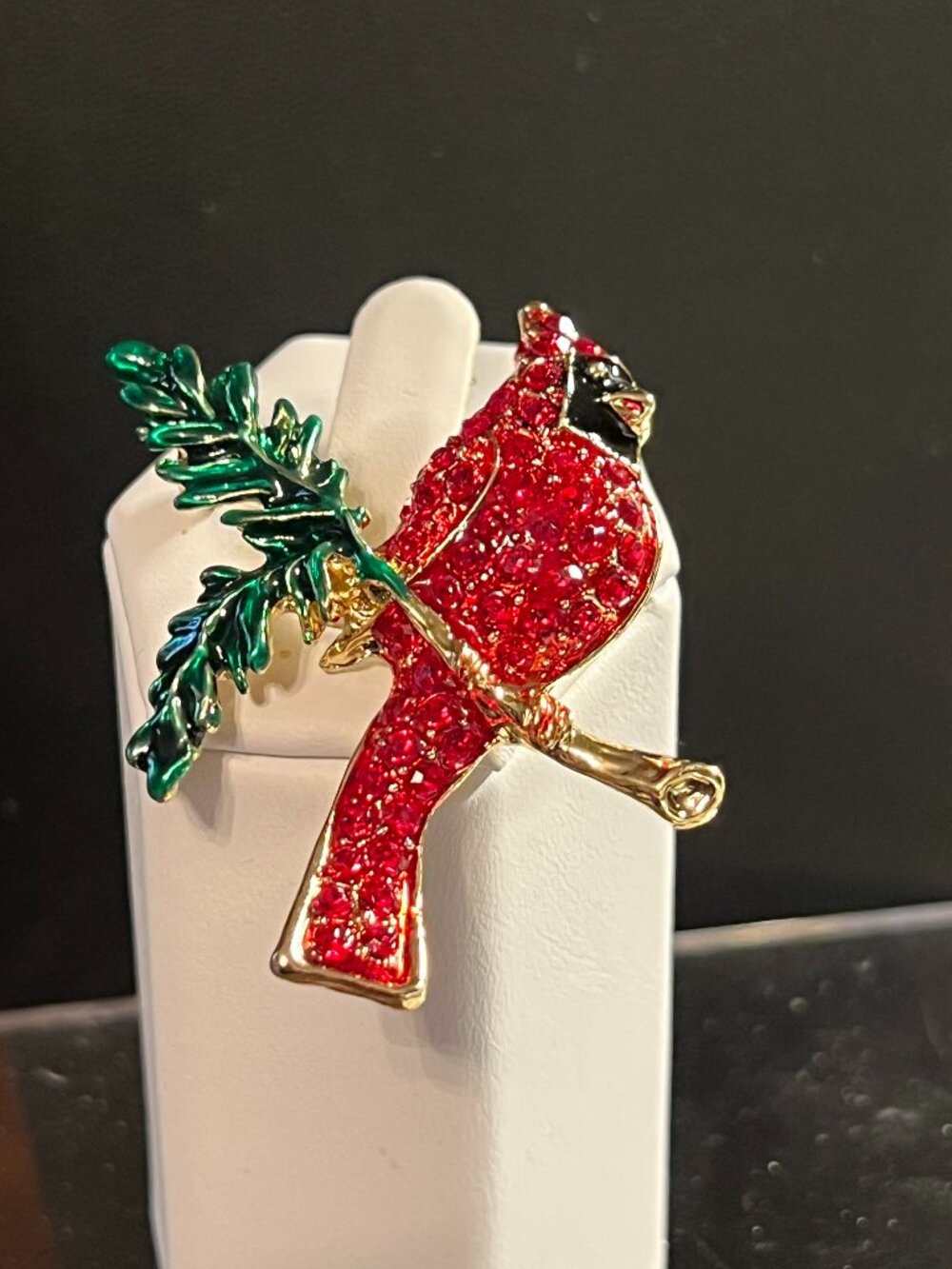 Red Rhinestone Cardinal Enamel Branch Gold Tone Brooch Pin (476)